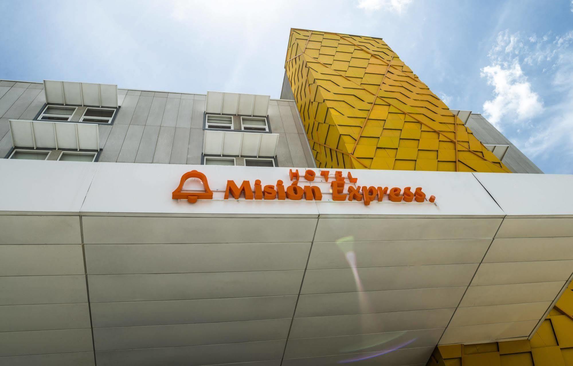 Hotel Mision Express Querétaro Extérieur photo